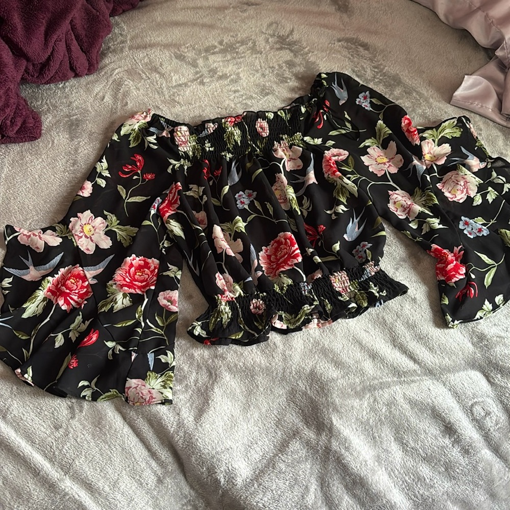 Floral business casual/casual blouse brand unknown size small